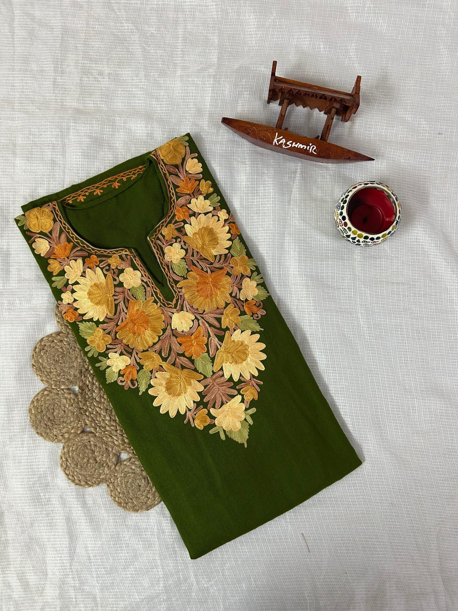 Kashmiri Pheran - Aarikari