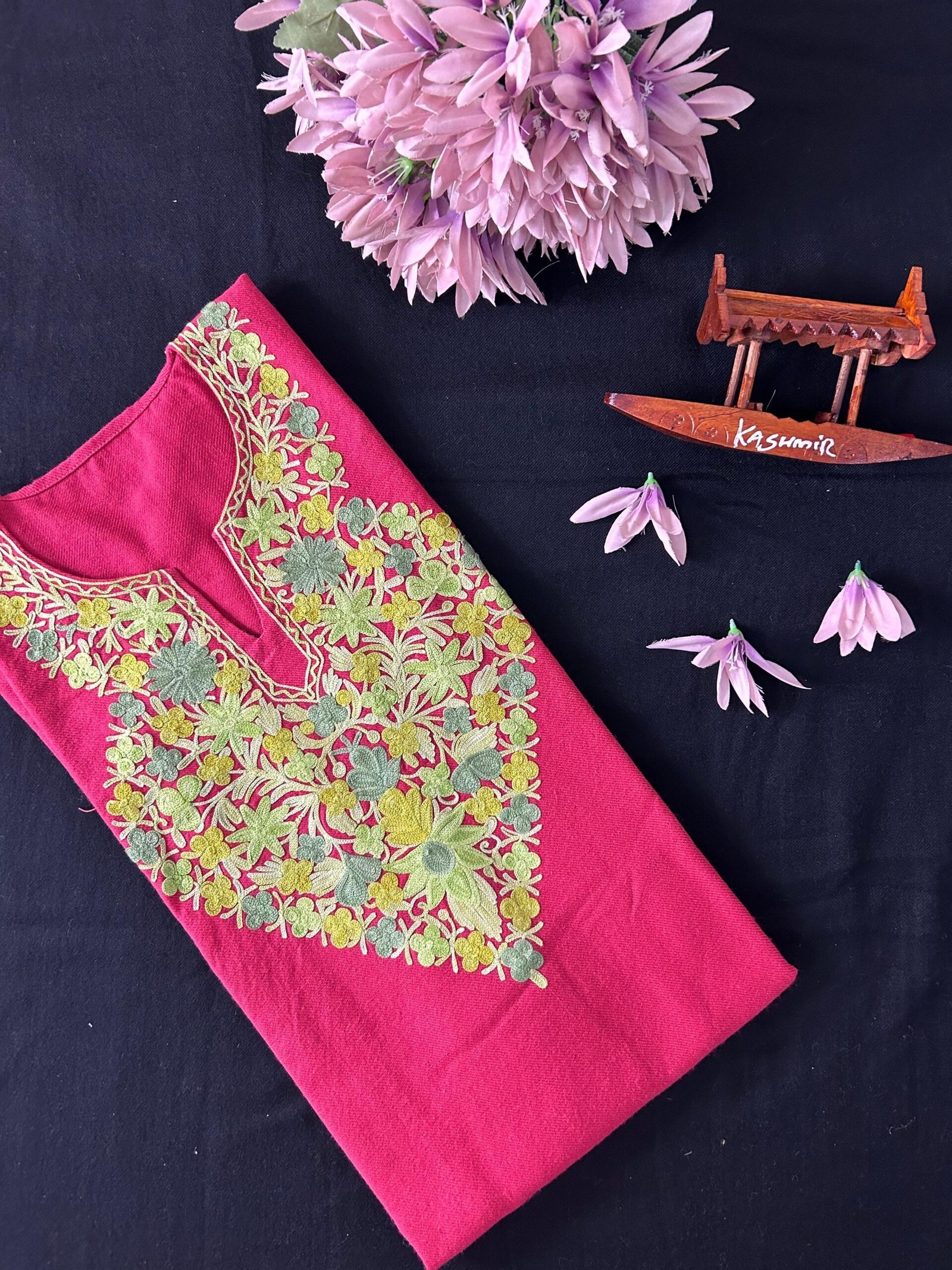 Kashmiri Pheran - Aarikari
