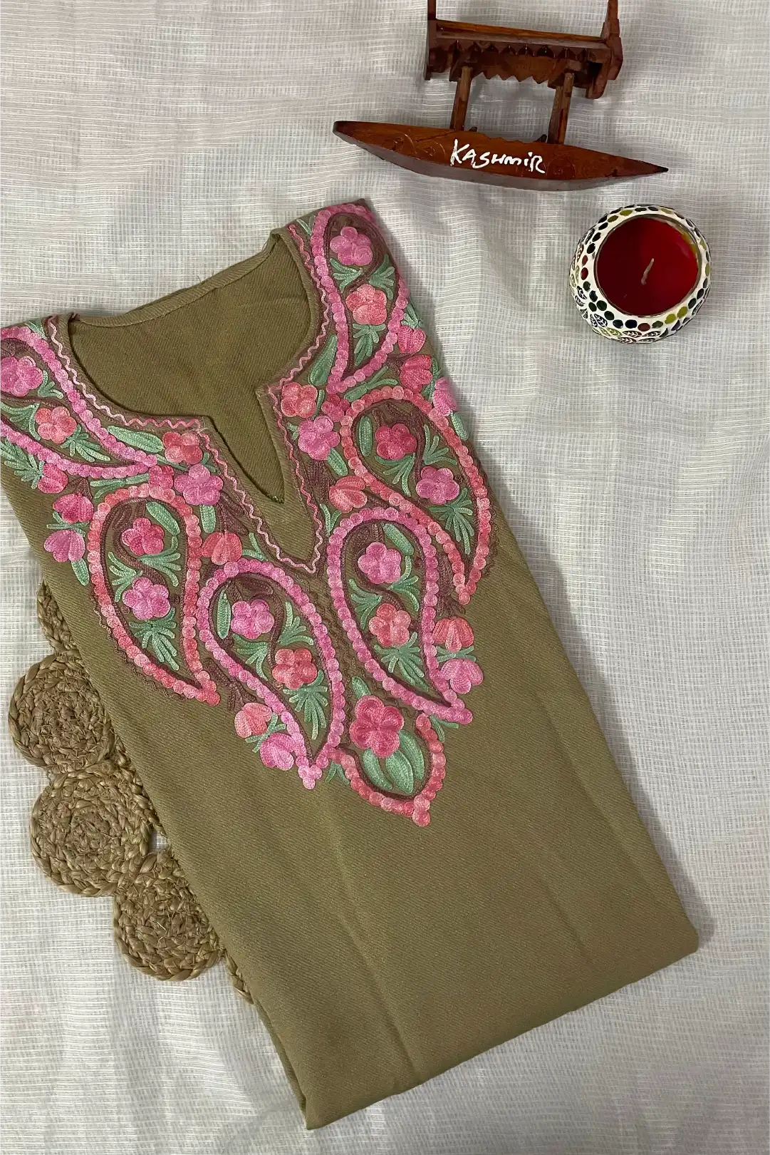Kashmiri Pheran - Aarikari