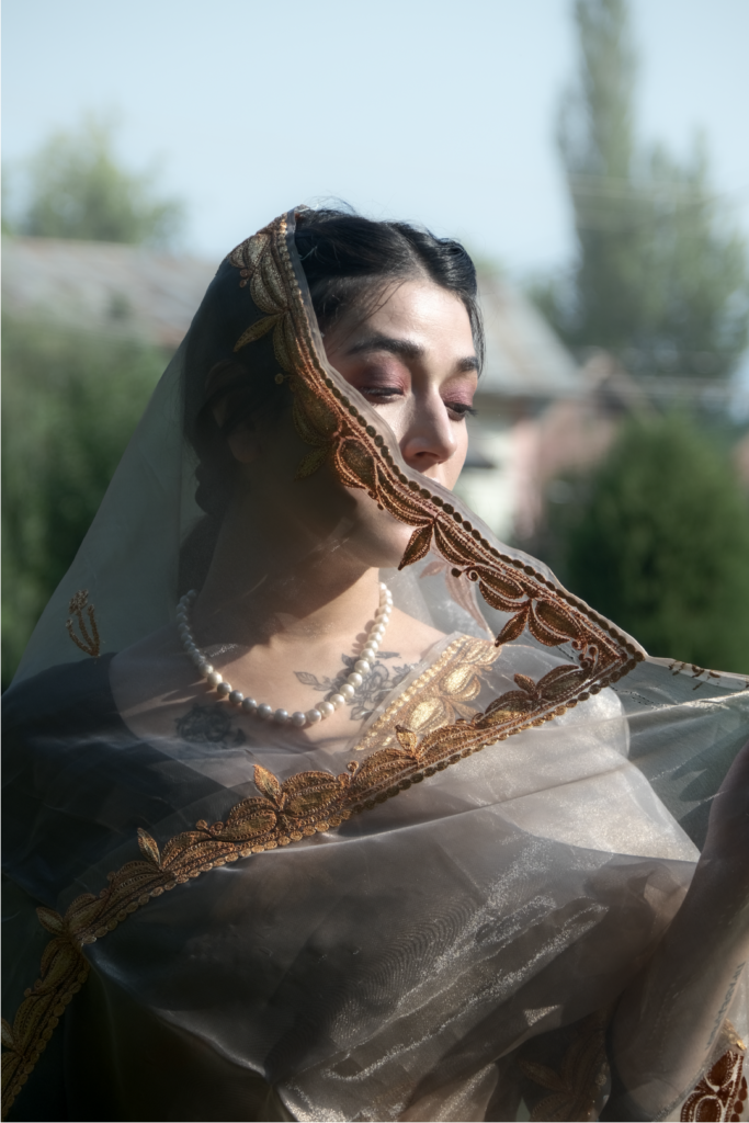 Golden Kashmiri Heritage Tilla - Organza Saree